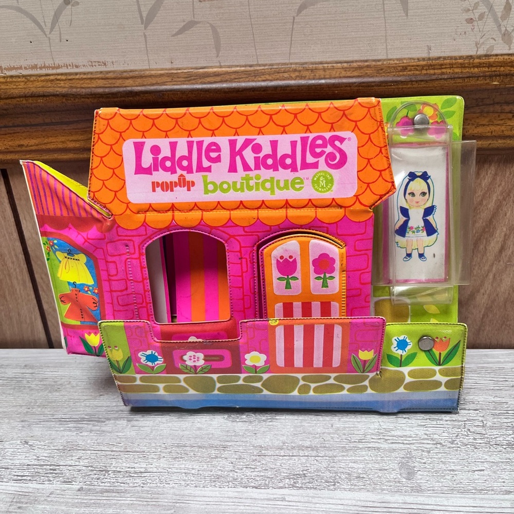 Liddle Kiddle Pop-Up Boutique Playset - Pink and Orange